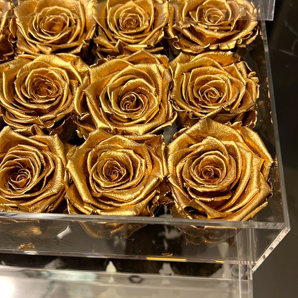 ROSE BOX NYC 15 Gold Roses Jewelry Box - Picture 4 of 5